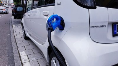 Cara Memilih Mobil Listrik