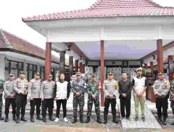 Forkopimda Banyuwangi Awasi Transfer Logistik Pilkada 2024 yang Aman