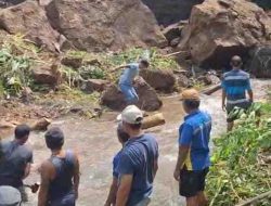 Banyuwangi Dikejutkan Longsor Dini Hari, Warga Bergotong Royong