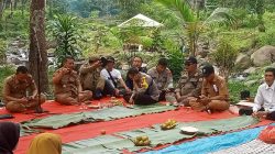 Camat Sukorambi Sosialisasikan Program Beasiswa dan Pendataan Guru Ngaji di Wisata Perkebunan Kali Jompo