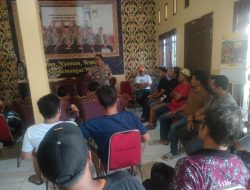 Niat Klarifikasi Biaya Seragam, Wartawan Malah Ditantang Satpam “Jagoan” di SMKN 2 Pasuruan!