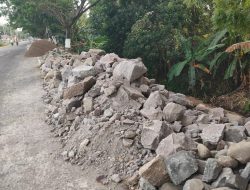 Kapolda Jatim Temui Massa Unras Aliansi BEM Nusantara di Depan Mapolda Jawa Timur