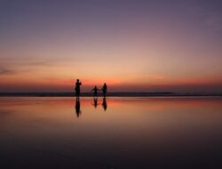 Paket Libur Keluarga Sekitar Medan: Pilih Pantai Cermin, Danau Siombak, atau Bukit Lawang?