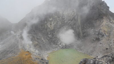 Budget Naik Gunung dari Medan: Hitung Biaya Sibayak vs Sinabung Sebelum Berangkat