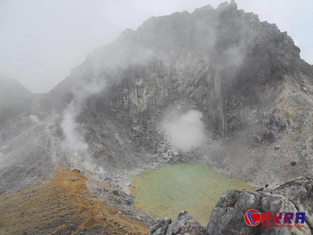 Gunung Sibayak dari bibir kawah