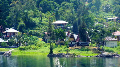 Pemandangan danau di Sumatera Utara untuk wisata keluarga