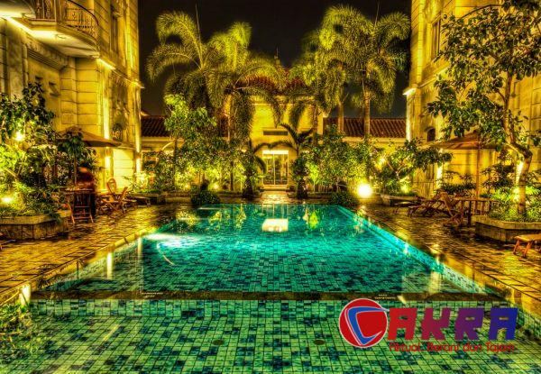 Suasana pejalan kaki wisata malam Kesawan Medan
