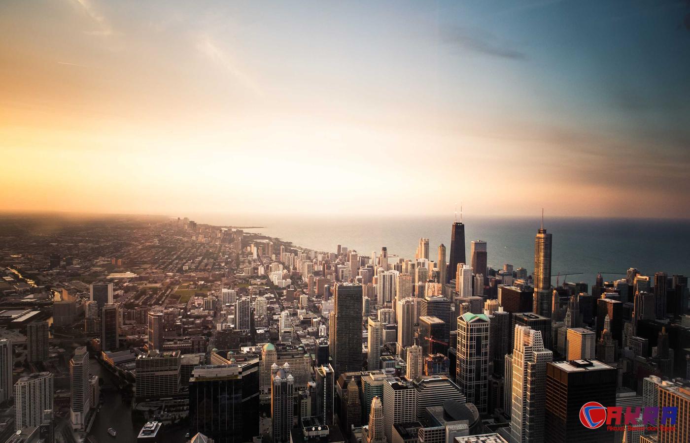 Keluarga menikmati senja di tepi perairan sekitar Medan | Sumber: Lorem Picsum (unsplash photos)